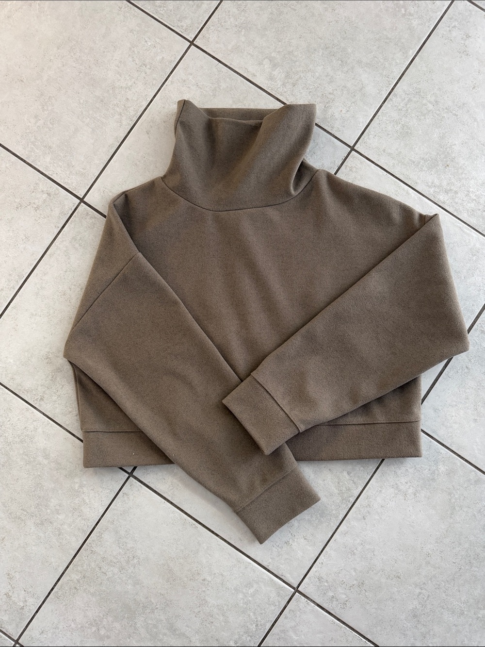 Oak + Fort Turtleneck Cropped Sweater in Taupe